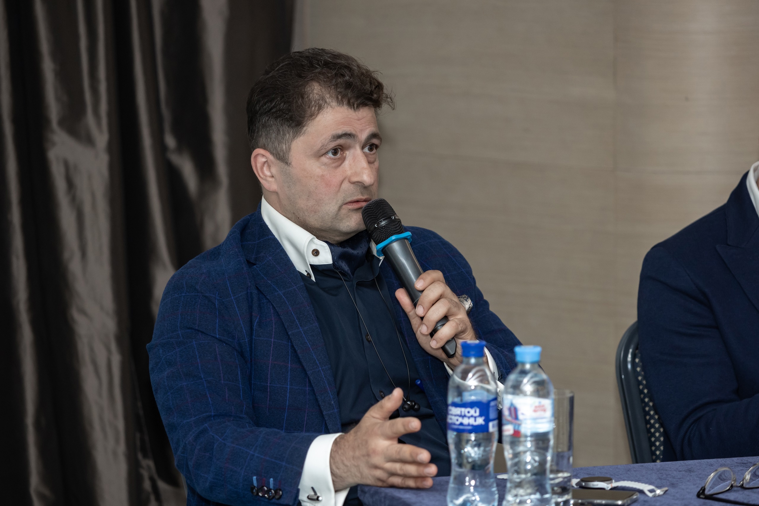 Роман Еремян: "Гостей роботы не заменят". Серьезный разговор о демографическом кризисе. Роман Еремян: "Гостей роботы не заменят". Серьезный разговор о демографическом кризисе.